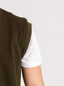 Gilet sciallato in maglia con bottoni SER834 Verde4