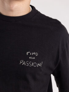 IMPERIAL T-shirt tinta unita con ricamo Find your passion sul cuore TR38GCVLFP Nera (2)