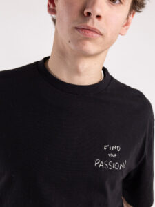 IMPERIAL T-shirt tinta unita con ricamo Find your passion sul cuore TR38GCVLFP Nera (3)
