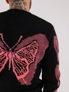 Maglione girocollo con stampa farfalla sul dietro e sulle maniche 7100 nero (3)