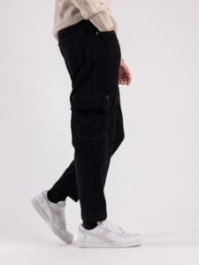 Pantalone cargo morbido in velluto con coulisse in vita e tasconi laterali BLKS2020 Nero (4)