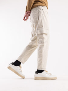 Pantalone cargo morbido in velluto con coulisse in vita e tasconi laterali BLKS2020 Panna (1)