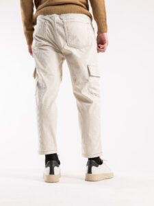 Pantalone cargo morbido in velluto con coulisse in vita e tasconi laterali BLKS2020 Panna (2)
