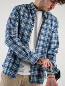 Camicia in cotone pesante fantasia scozzese APRICA 512 Azzurra3