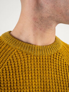 BERNA Maglione girocollo Tweed bottonato misto lana 233031 Senape (3)