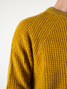 BERNA Maglione girocollo Tweed bottonato misto lana 233031 Senape (4)
