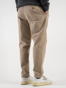 BERNA Pantalone in cotone lavorato con pences 233193 Coloniale (1)