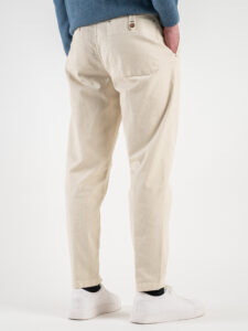 BERNA Pantalone in cotone lavorato con pences 233193 Panna (1)