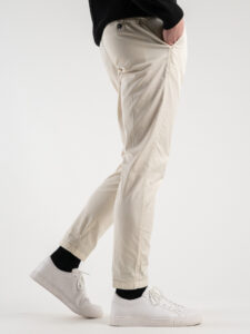 BL11 Pantalone chinos slim leggero CUBA Panna (4)
