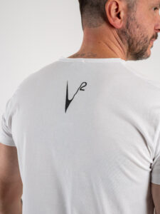 V2 T-shirt basica con taschino giallo fluo TUBI Bianca (1)