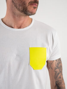 V2 T-shirt basica con taschino giallo fluo TUBI Bianca (3)