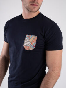 V2 T-shirt basica con taschino mosaico TUBLY Navy (4)
