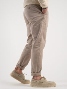 BERNA Pantalone chinos in cotone leggero 243217 Noce (5)