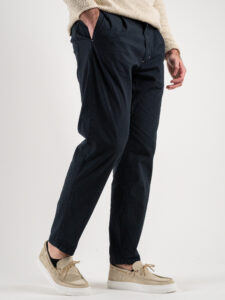 BERNA Pantalone cropped morbido con pinces in cotone leggero 243404 Blu (4)