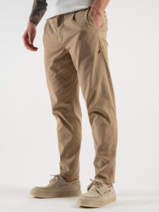 BERNA Pantalone cropped morbido con pinces in cotone leggero 243404 Coloniale (3)