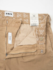 BERNA Pantalone cropped morbido con pinces in cotone leggero 243404 Coloniale (7)