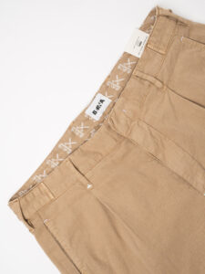 BERNA Pantalone cropped morbido con pinces in cotone leggero 243404 Coloniale (8)