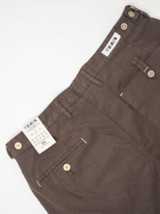 BERNA Pantalone cropped morbido con pinces in cotone leggero 243404 Moro (7)