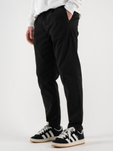 BERNA Pantalone cropped morbido con pinces in cotone leggero 243404 Nero (3)
