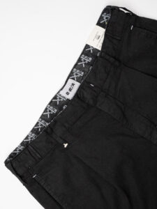 BERNA Pantalone cropped morbido con pinces in cotone leggero 243404 Nero (7)