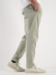 BERNA Pantalone cropped morbido con pinces in cotone leggero 243404 Salvia (4)