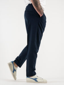 ESTASI Pantalone chino leggero e morbido con elastico e bottone in vita BARCELLONA EST Blu (1)