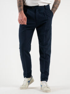 ESTASI Pantalone chino leggero e morbido con elastico e bottone in vita BARCELLONA EST Blu (3)