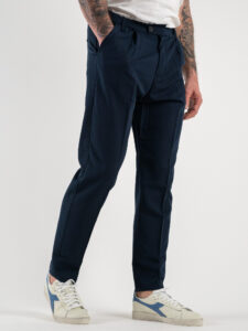 ESTASI Pantalone chino leggero e morbido con elastico e bottone in vita BARCELLONA EST Blu (4)