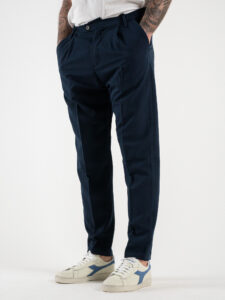 ESTASI Pantalone chino leggero e morbido con elastico e bottone in vita BARCELLONA EST Blu (5)