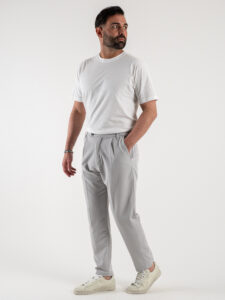 ESTASI Pantalone chino leggero e morbido con elastico e bottone in vita BARCELLONA EST Grigio Chiaro (1)
