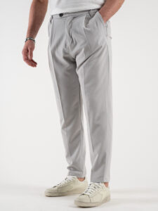 ESTASI Pantalone chino leggero e morbido con elastico e bottone in vita BARCELLONA EST Grigio Chiaro (2)