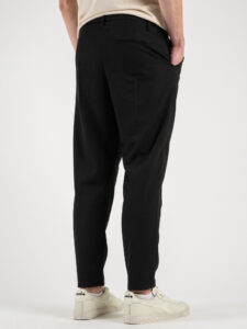 ESTASI Pantalone chino leggero e morbido con elastico e bottone in vita BARCELLONA EST Nero (1)