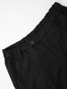 ESTASI Pantalone chino leggero e morbido con elastico e bottone in vita BARCELLONA EST Nero (5)
