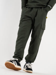 SUPERCULTURE Pantalone tuta leggero con polsini e tasconi laterali POSER Verde Militare (4)