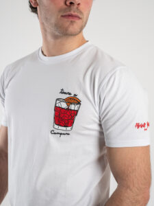 SUPERCULTURE T-shirt in cotone con stampa e ricamo TIRARE A CAMPARE Bianca (3)