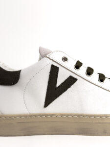 V2 Sneakers in pelle bianca con V verde a contrasto e tallone in camoscio verde SUBIV2 Verde6