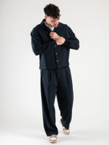 Coordinato giacchetta cropped + Pantalone baggy fit e coulisse ISA Blu (2)