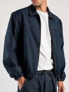 Coordinato in denim leggero ed elastico, con giacchetta crop e pantalone loose cargo KYOTO1
