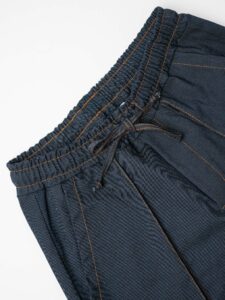 Coordinato in denim leggero ed elastico, con giacchetta crop e pantalone loose cargo KYOTO9
