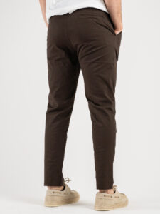 ESTASI Pantalone chino leggero con pinces ed elastico in vita BECKHAM EST Caffè (7)