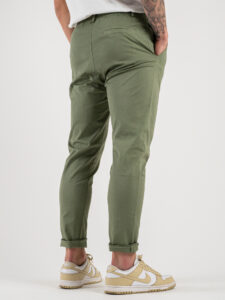 ESTASI Pantalone chino leggero con pinces ed elastico in vita BECKHAM EST Salvia (3)