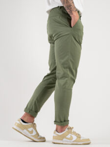 ESTASI Pantalone chino leggero con pinces ed elastico in vita BECKHAM EST Salvia (7)