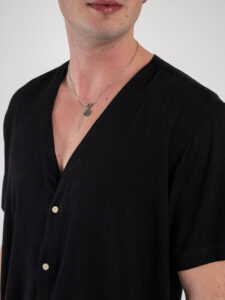 OVER-D Camicia a mezza manica scollo V profondo OE1S2S4C51 Nera (1)
