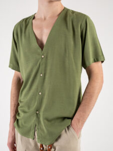 OVER-D Camicia a mezza manica scollo V profondo OE1S2S4C51 Salvia (3)