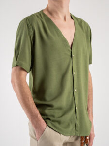 OVER-D Camicia a mezza manica scollo V profondo OE1S2S4C51 Salvia (4)