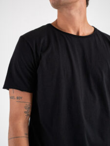 BLACK SUNDAY T-shirt basica in cotone a taglio vivo con fondo stondato DNP005 Nera (4)