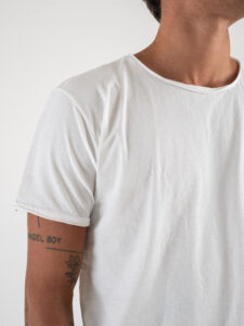 BLACK SUNDAY T-shirt basica in cotone a taglio vivo con fondo stondato DNP005 Panna (4)