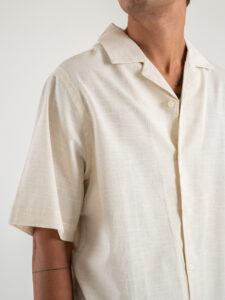 Camicia cropped over a MM in cotone lavorato L815011 Sabbia (5)