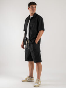 Coordinato in ecopelle leggera ed elasticizzata con camicia mm + Bermuda con tasconi CAM7733 Nero (2)