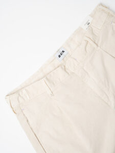 BERNA Pantalone cropped morbido con pinces in cotone leggero 243404 Panna (2)